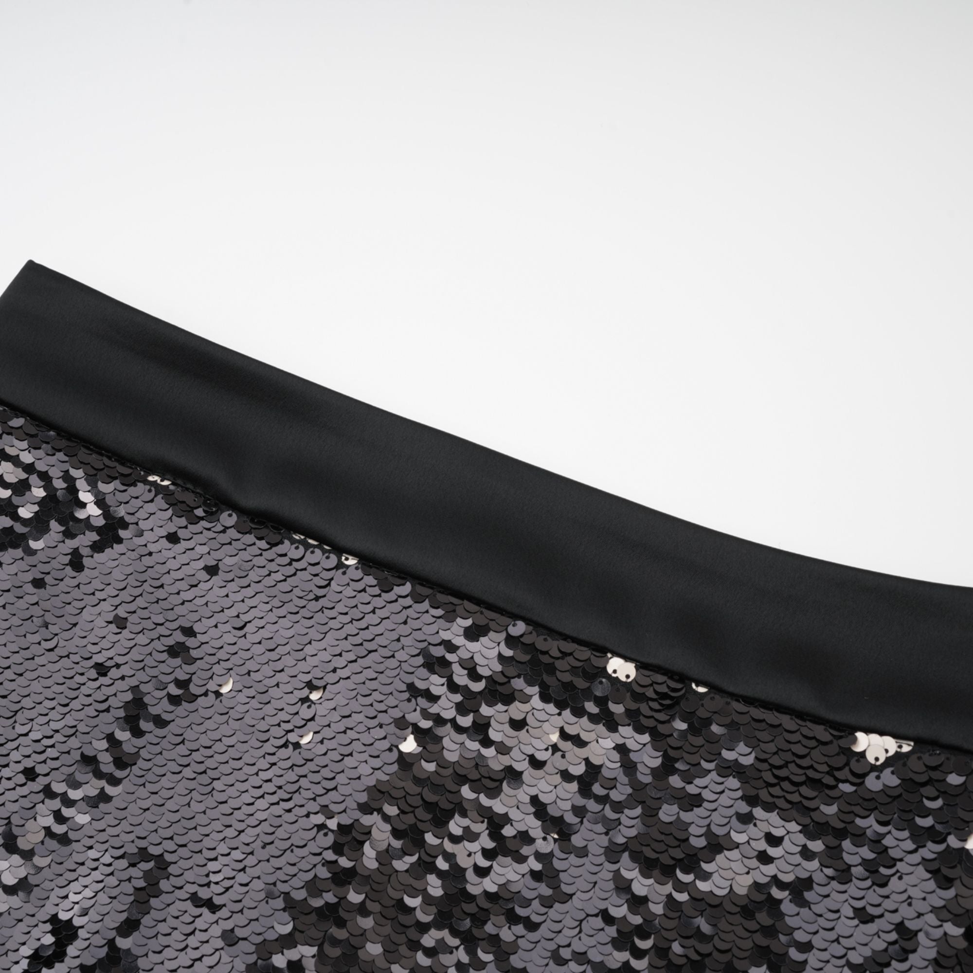 Μαύρη Μίνι Φούστα Με Πούλιες Magali