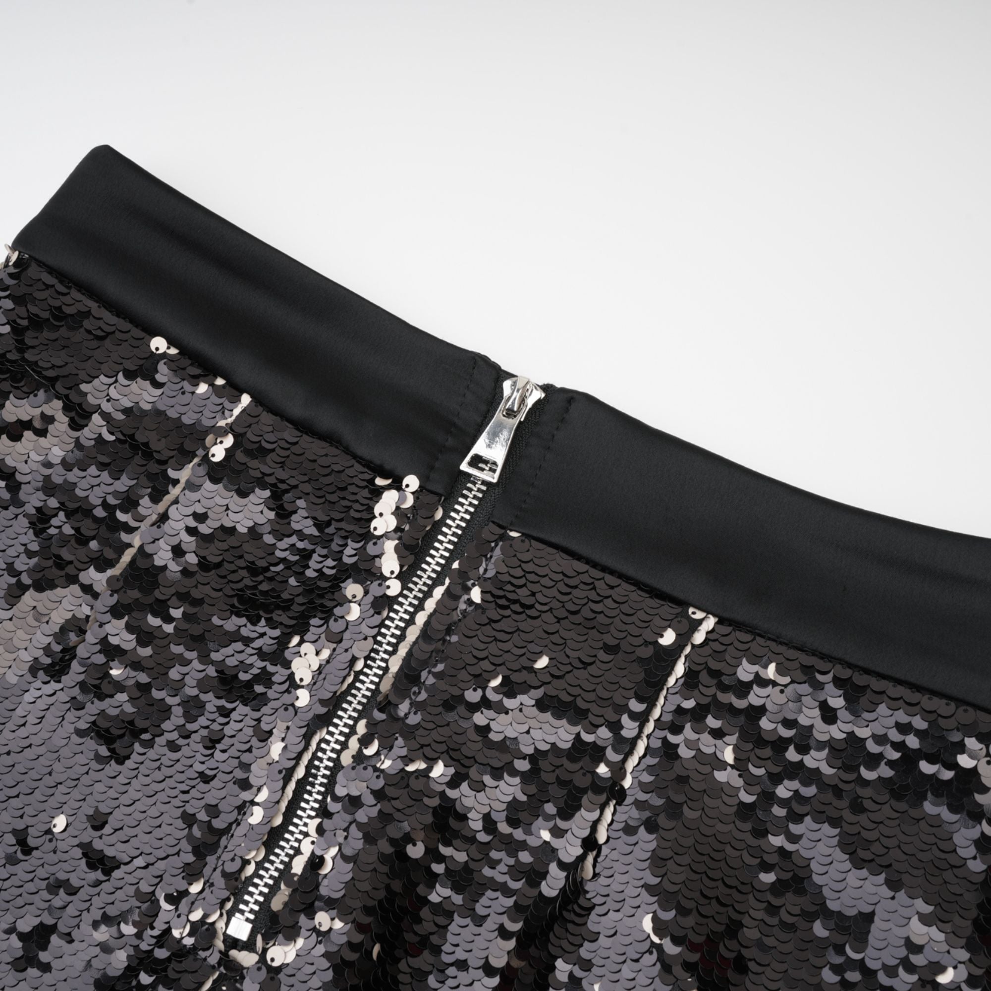 Μαύρη Μίνι Φούστα Με Πούλιες Magali