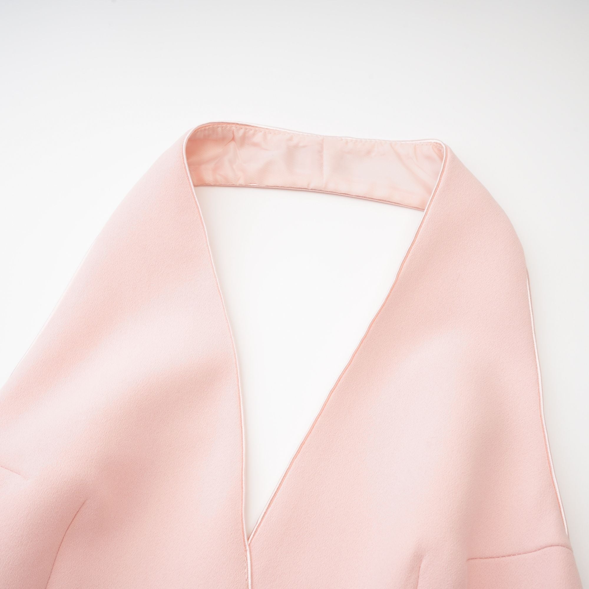 Μαύρο Μίνι Φόρεμα Με Λαιμόκοψη Και Τιράντες