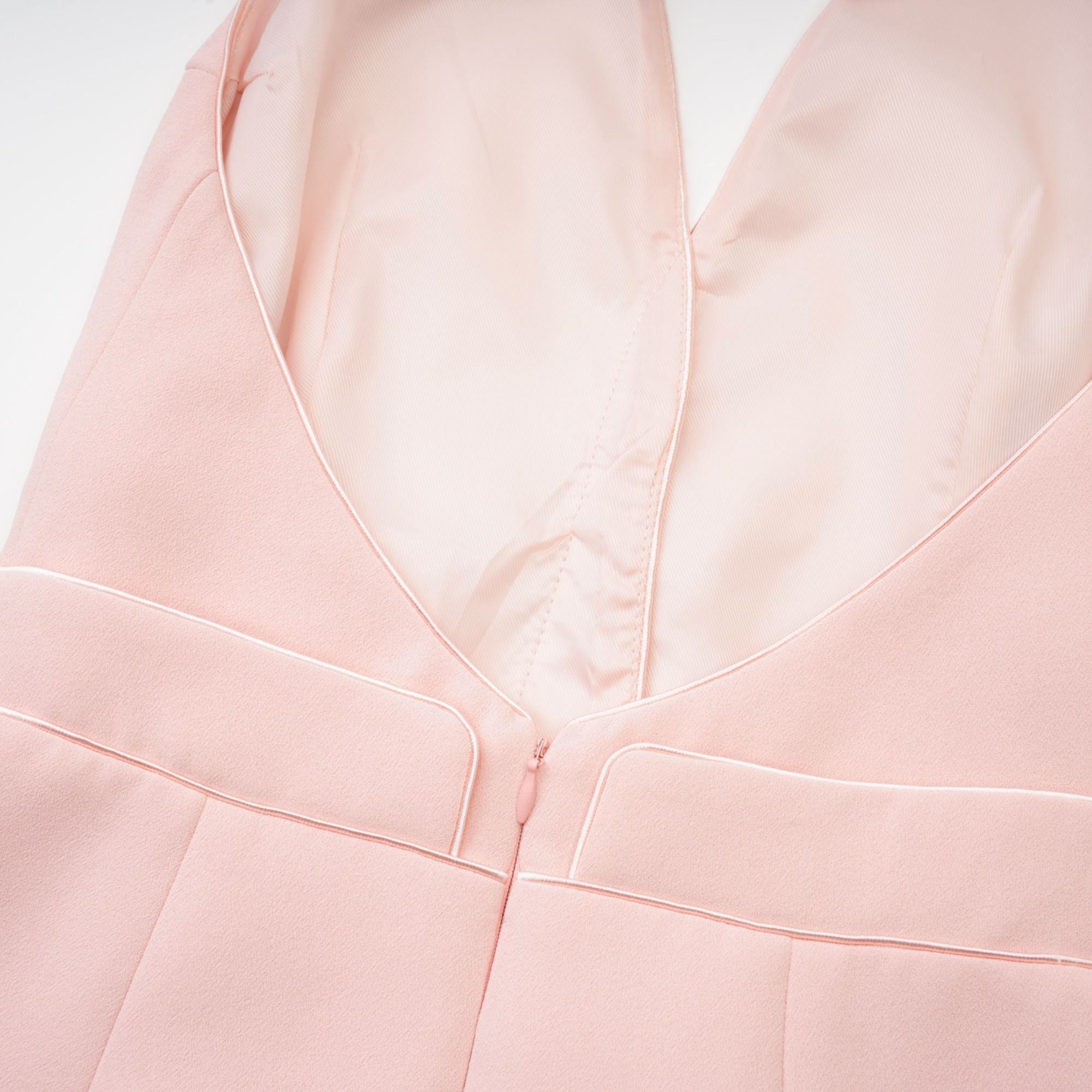 Μαύρο Μίνι Φόρεμα Με Λαιμόκοψη Και Τιράντες