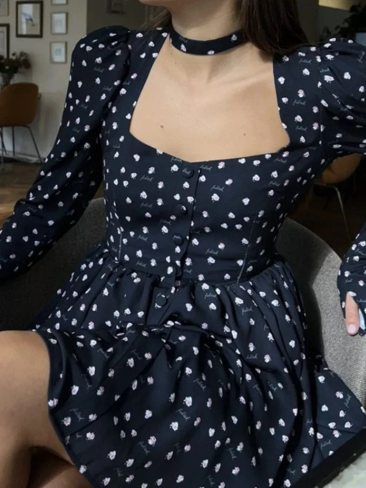 Μίνι Φόρεμα Με Μακριά Μανίκια Και Πουά Λαιμόκοψη