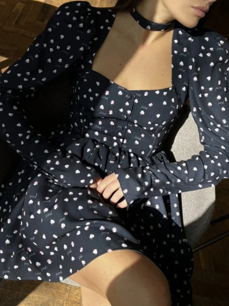 Μίνι Φόρεμα Με Μακριά Μανίκια Και Πουά Λαιμόκοψη