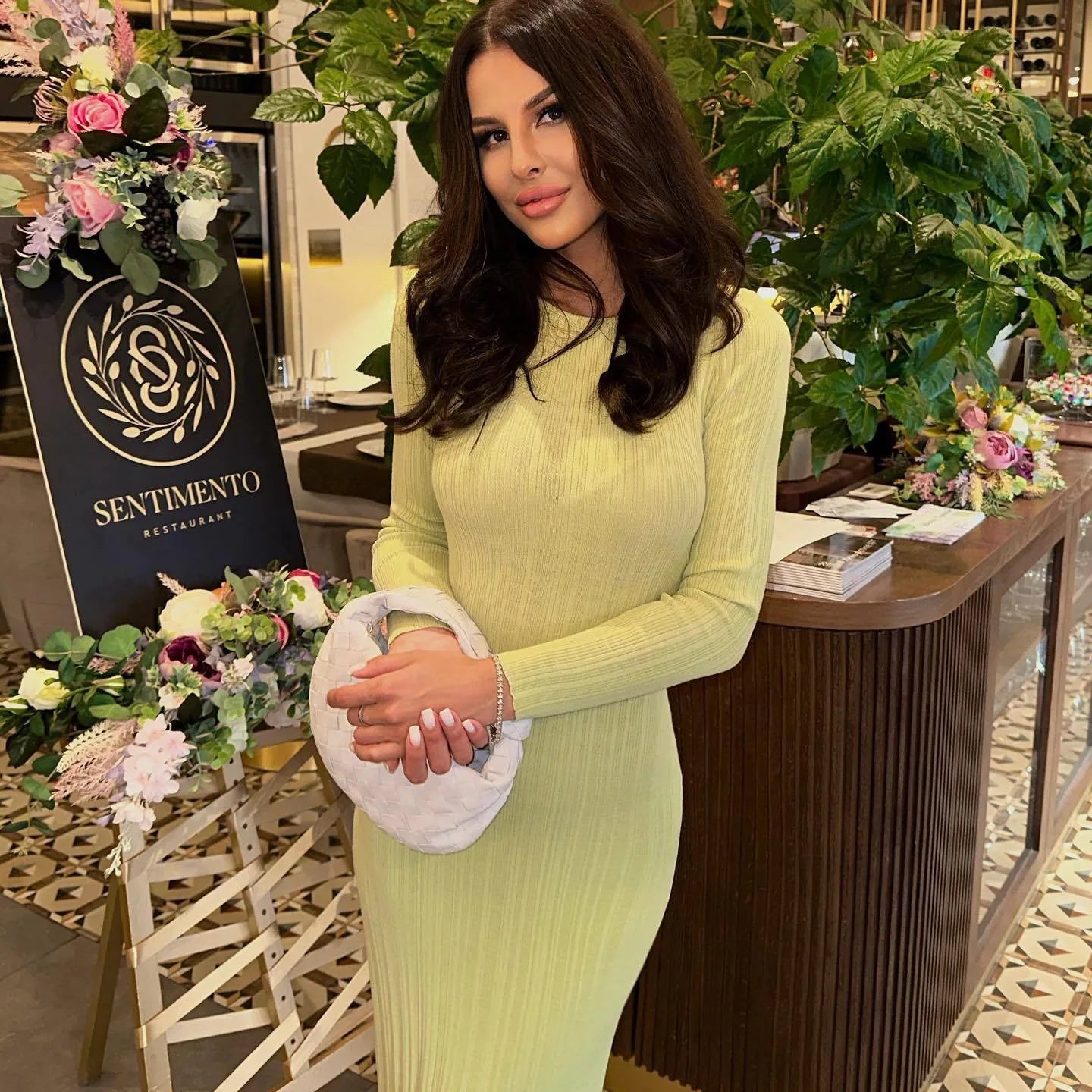 Φόρεμα Μάξι Με Μακριά Μανίκια Και Λεπτό Πλεκτό