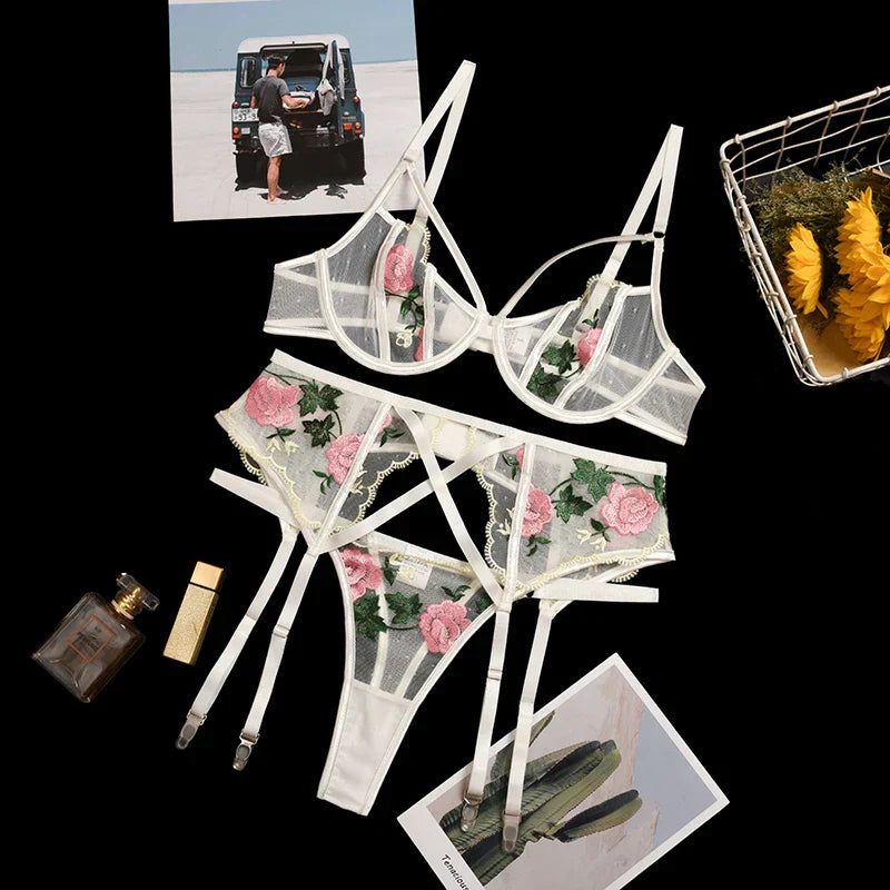 Σετ Καλτσοδέτας Σουτιέν Χωρίς Μπανέλα Με Κέντημα Λουλουδιών