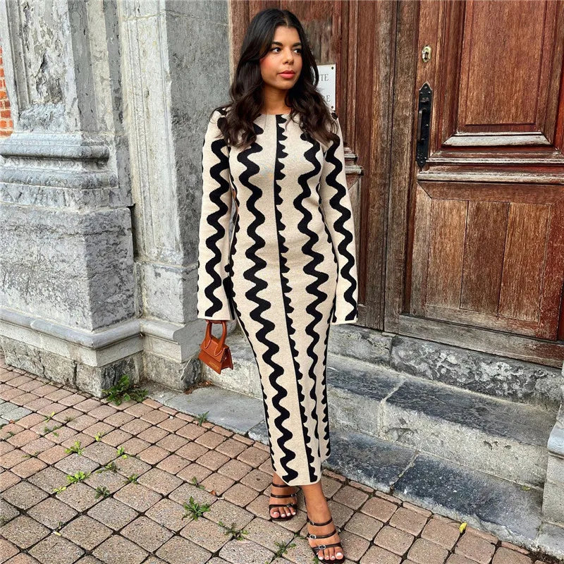 Φόρεμα Μάξι Με Μακριά Μανίκια Και Σχέδιο Στη Μέση