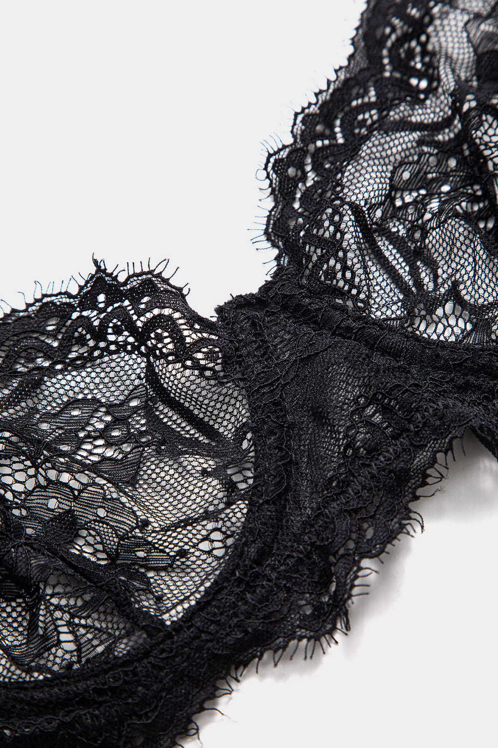 Σετ Ζαρτιέρες Με Δαντέλα Και Κέντημα Στο Στήθος Με Σταυρό