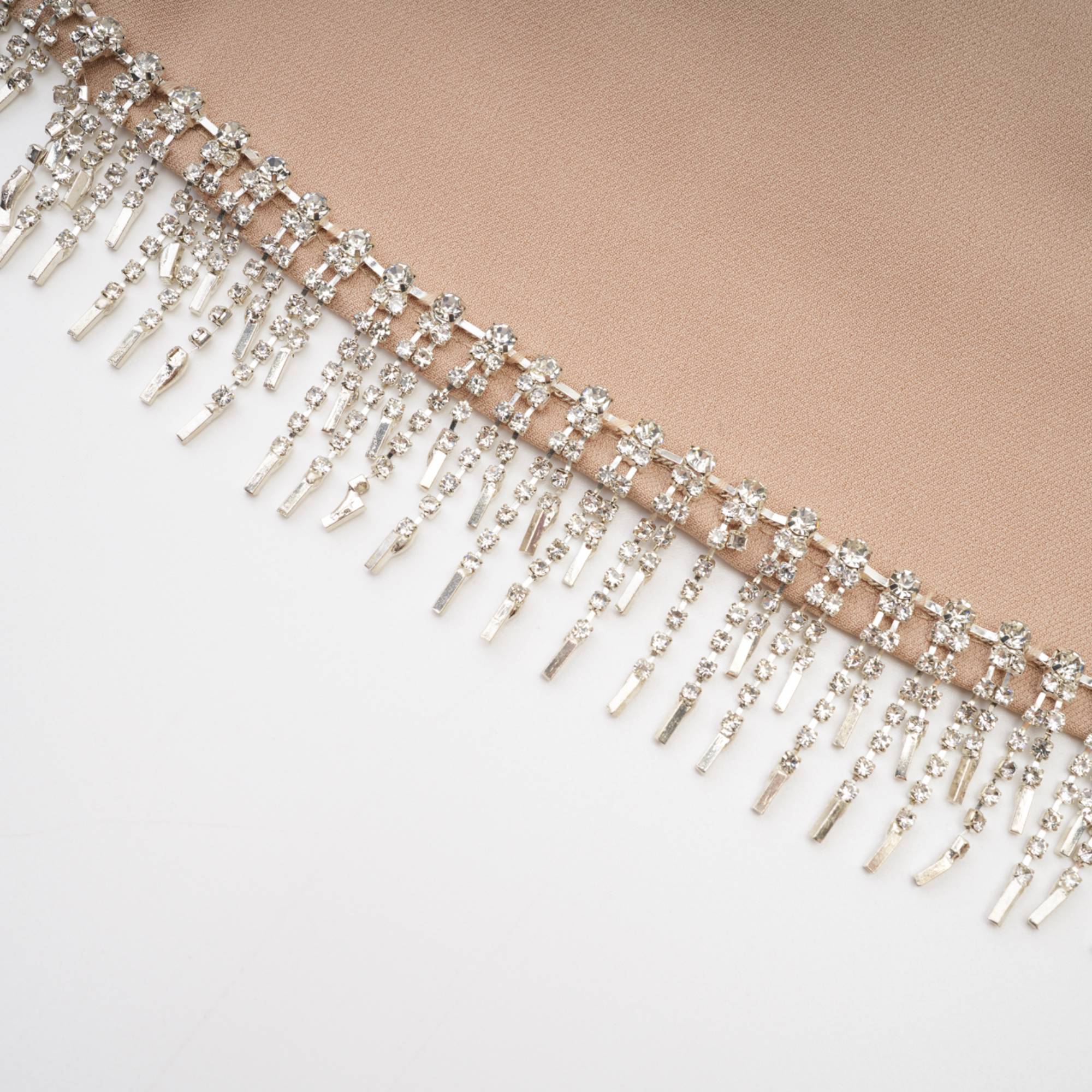 Μίνι Φόρεμα Με Λαιμόκοψη V Από Κρύσταλλο Amaranthe