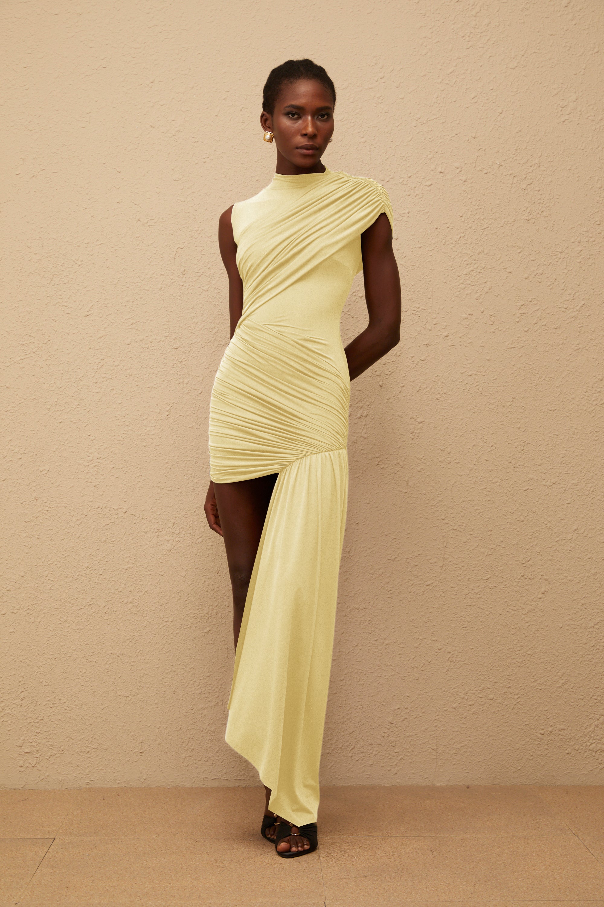 Κίτρινο Ασύμμετρο Μίνι Φόρεμα Με Σούρες Fée