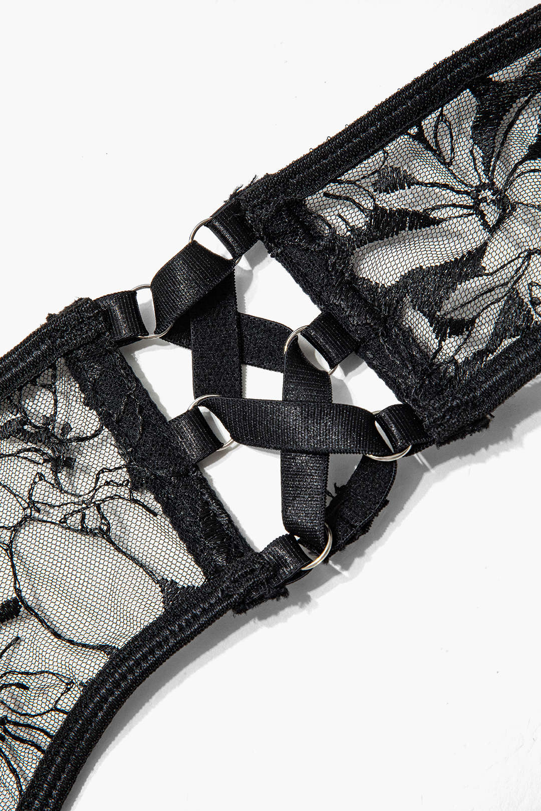 Σετ Ζαρτιέρες Με Σταυρό Από Τούλι Και Λεπτομέρειες