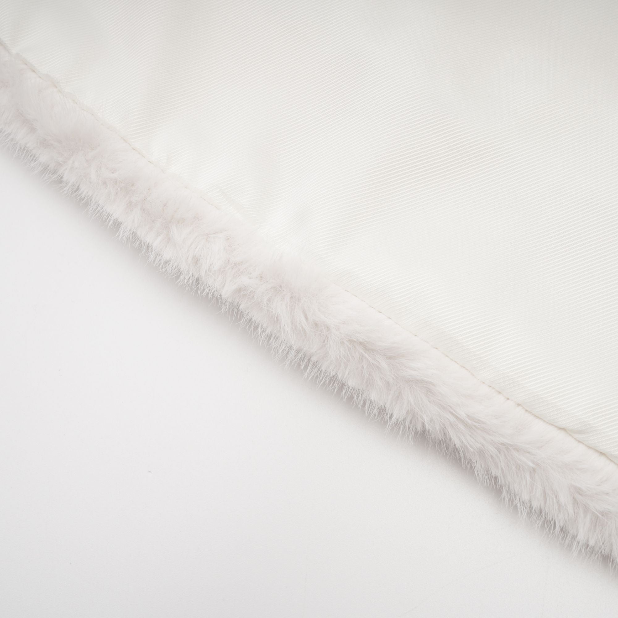 Σετ Ασορτί Μπουφάν Και Φούστα Από Λευκή Ψεύτικη Γούνα Caitlin