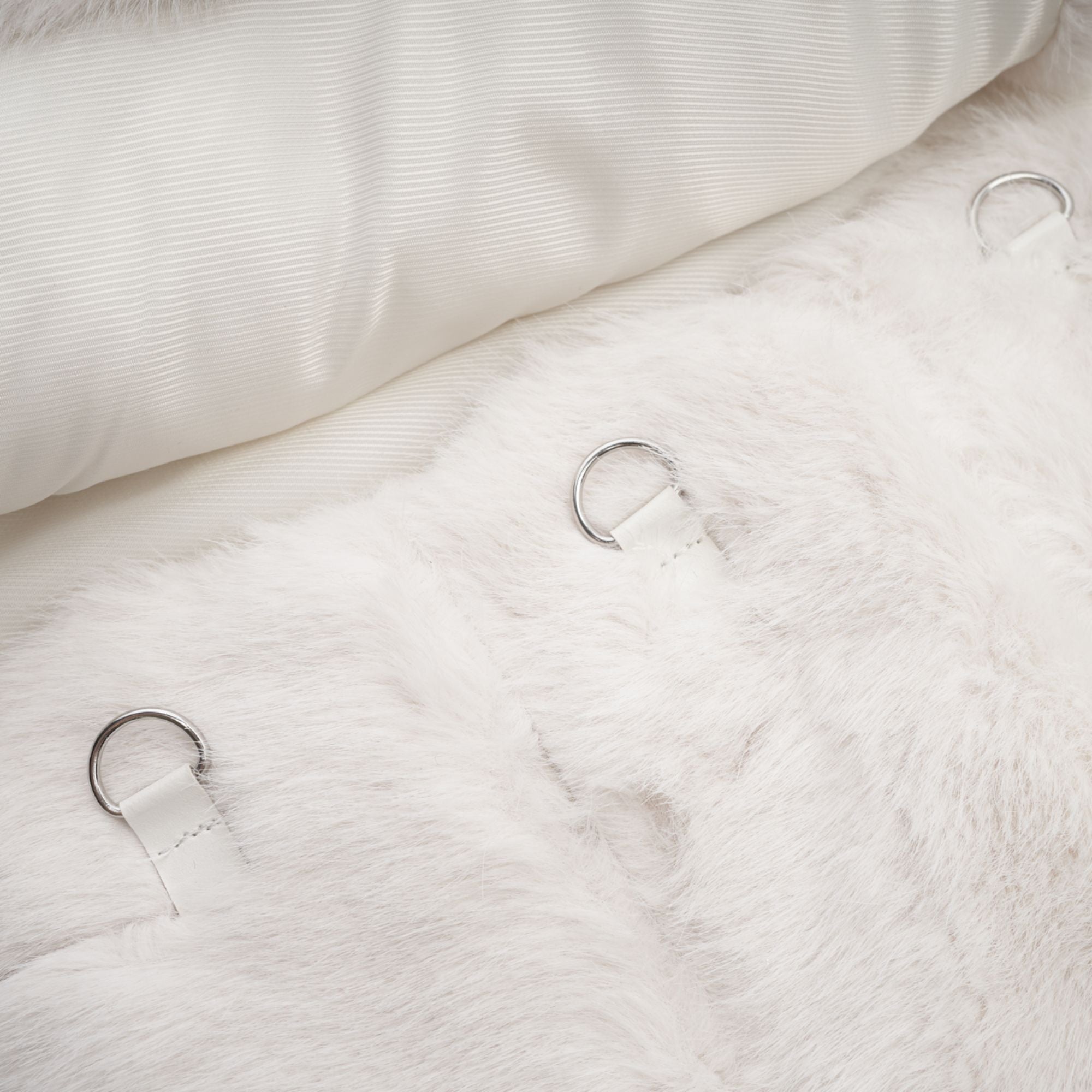 Σετ Ασορτί Μπουφάν Και Φούστα Από Λευκή Ψεύτικη Γούνα Caitlin