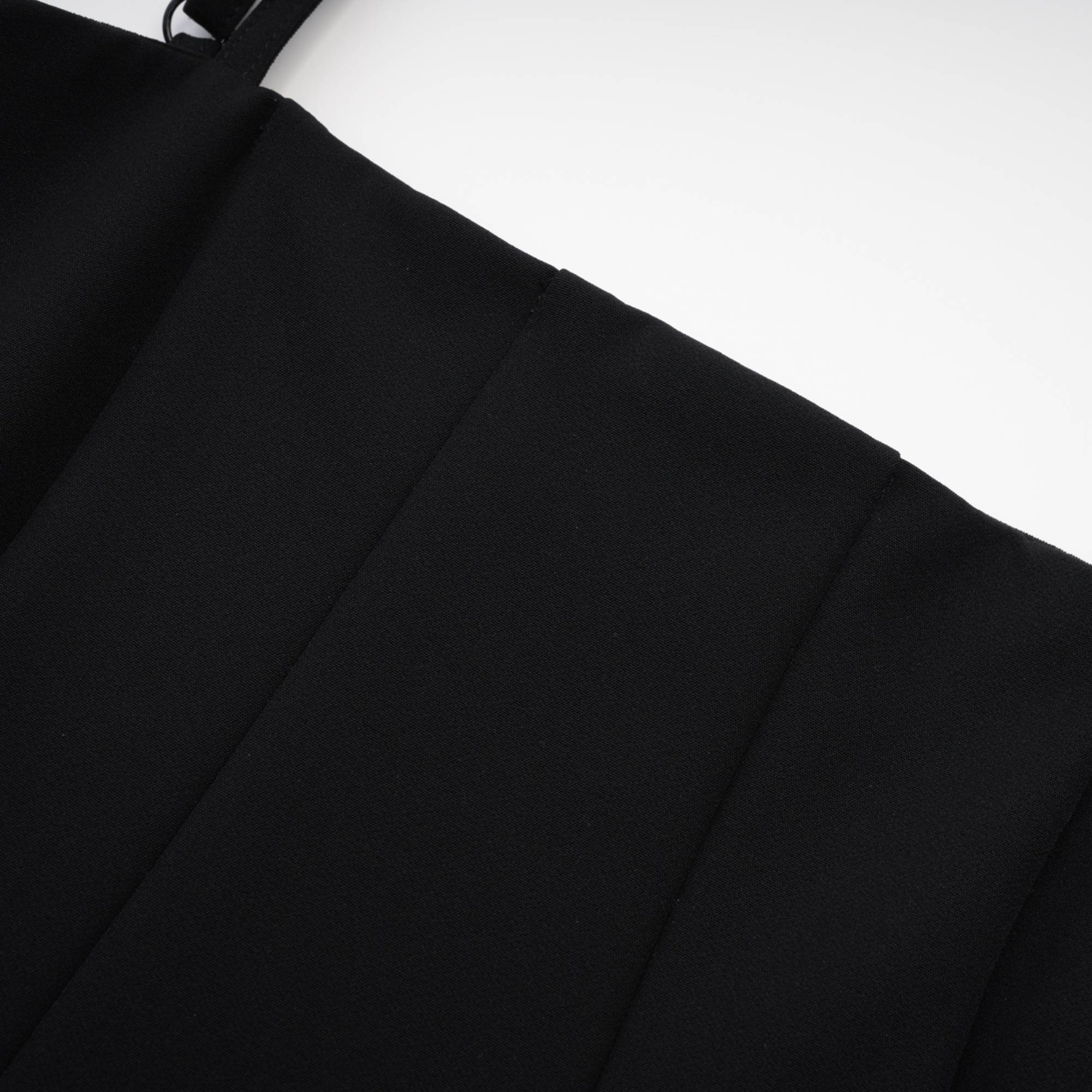 Μαύρο Φόρεμα Μίντι Με Ανοιχτή Πλάτη Cendrine Με Πτυχώσεις ®