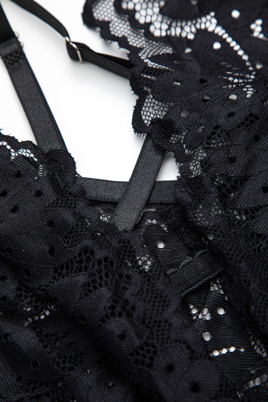 Κορμάκι Με Ανοιχτό Κορμάκι Και Ντεκολτέ, Με Κοψίματα Και Λεπτομέρειες Στο Μπροστινό Και Πίσω Μέρος