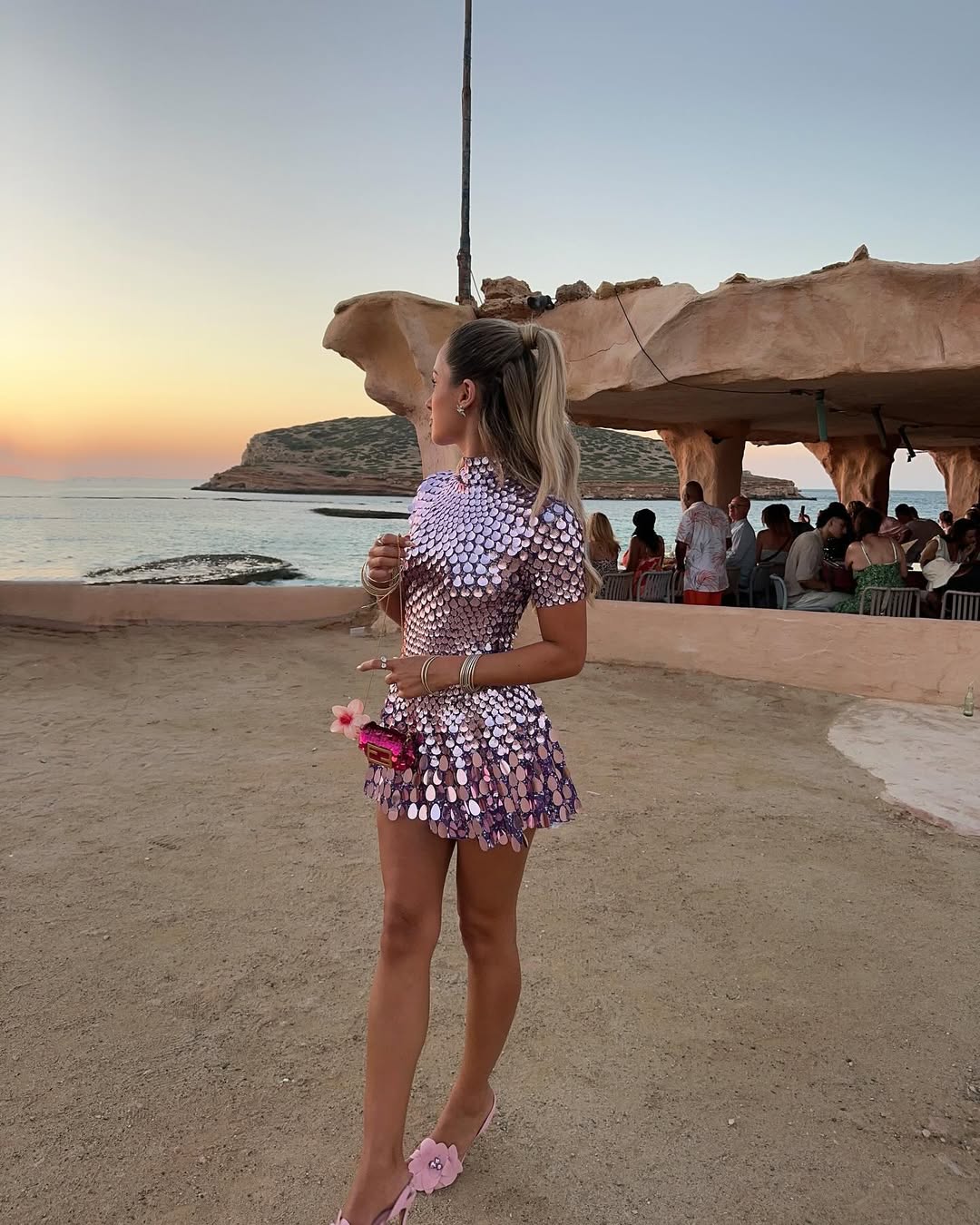 Μίνι Φόρεμα Kaia Με Ψηλό Ντεκολτέ Και Πούλιες