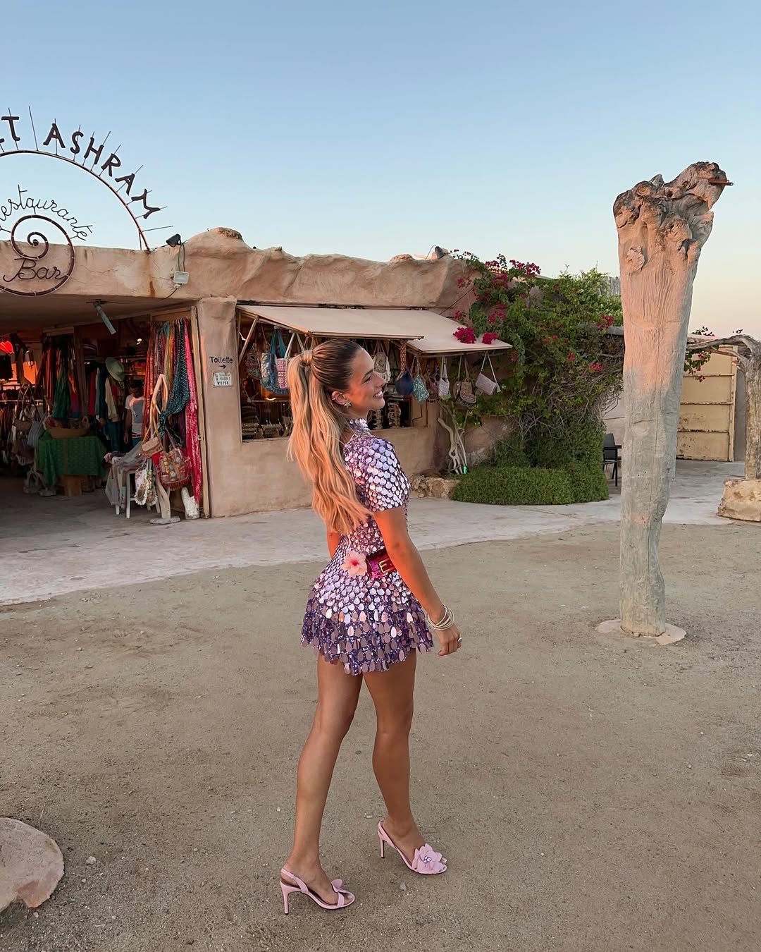 Μίνι Φόρεμα Kaia Με Ψηλό Ντεκολτέ Και Πούλιες