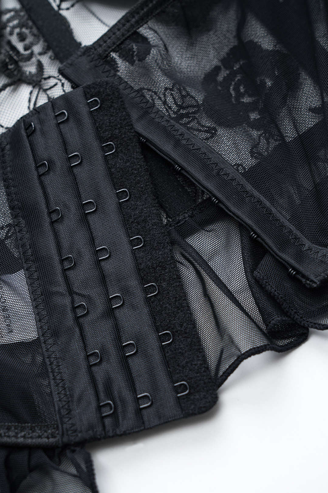 Μπουστάκι Με Τούλι Και Κεντημένο Κορσάζ