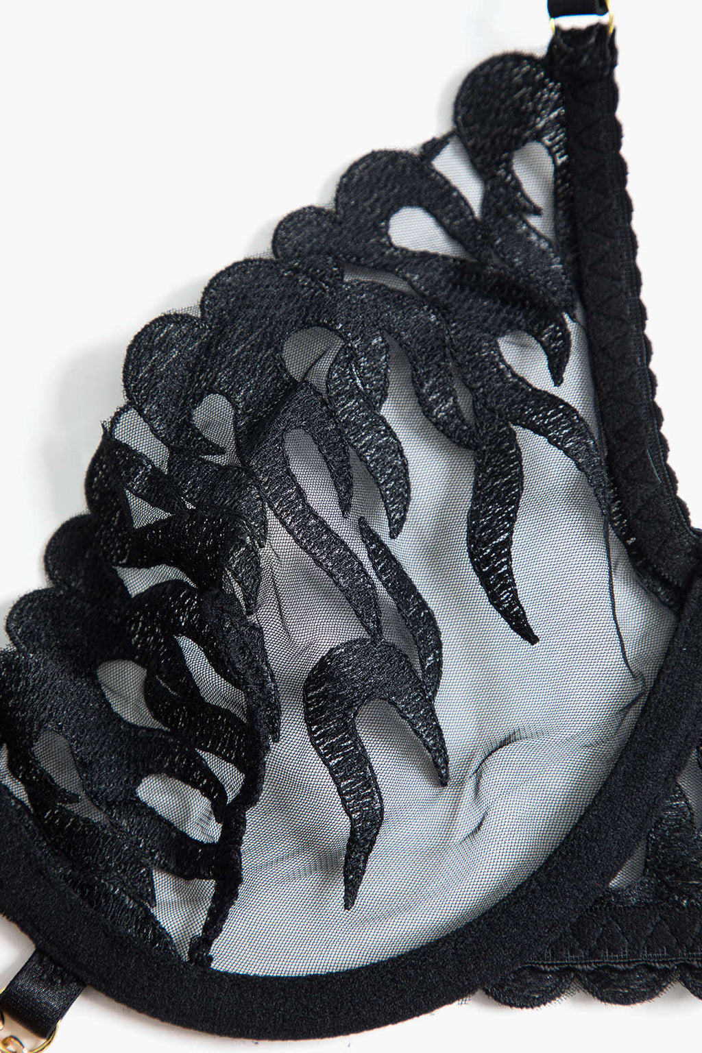 Σετ Εσώρουχων Με Κεντημένη Αλυσίδα Και Λεπτομέρεια Στο Κόψιμο