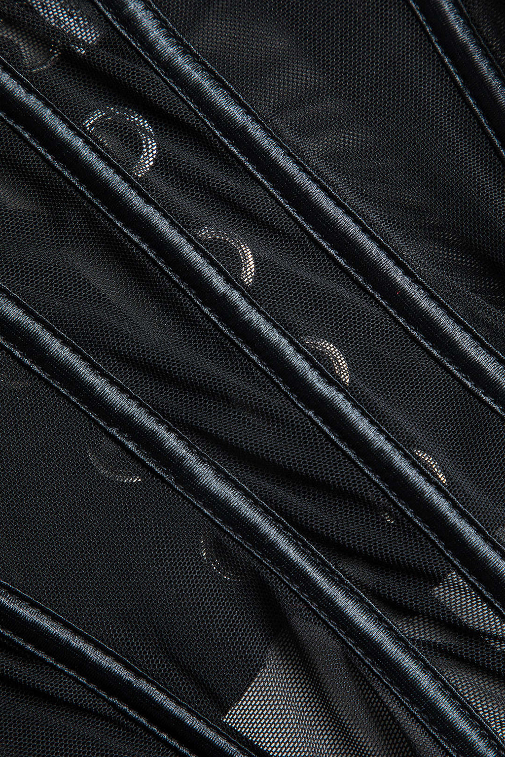 Σετ Ζαρτιέρες Με Μπούστο Και Αλυσίδα Από Τούλι