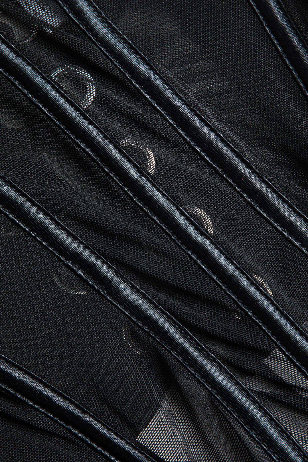 Σετ Ζαρτιέρες Με Μπούστο Και Αλυσίδα Από Τούλι