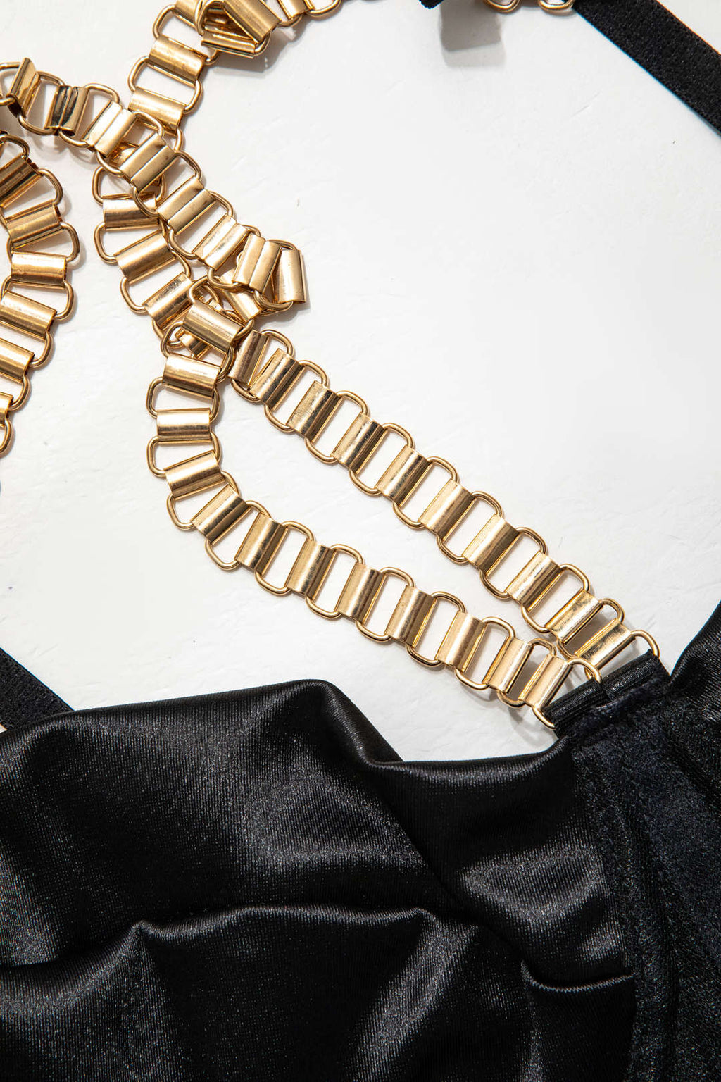 Σετ Εσώρουχων Με Κρεμαστό Μπουστάκι Και Αλυσίδα, Σε Αντίθεση Με Διχτυωτό Υλικό