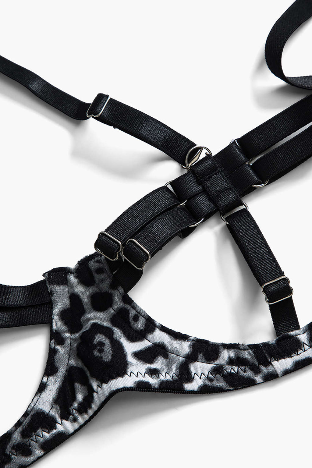 Σετ Εσώρουχων Με Ζώνη Και Σχέδιο Λεοπάρ Χωρίς Πλάτη