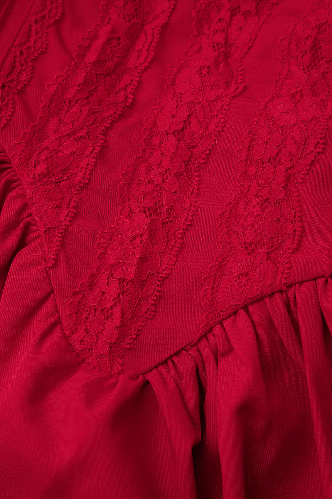 Μίνι Φόρεμα Με Τετράγωνη Λαιμόκοψη Και Δαντέλα, Πλισέ Αμάνικο