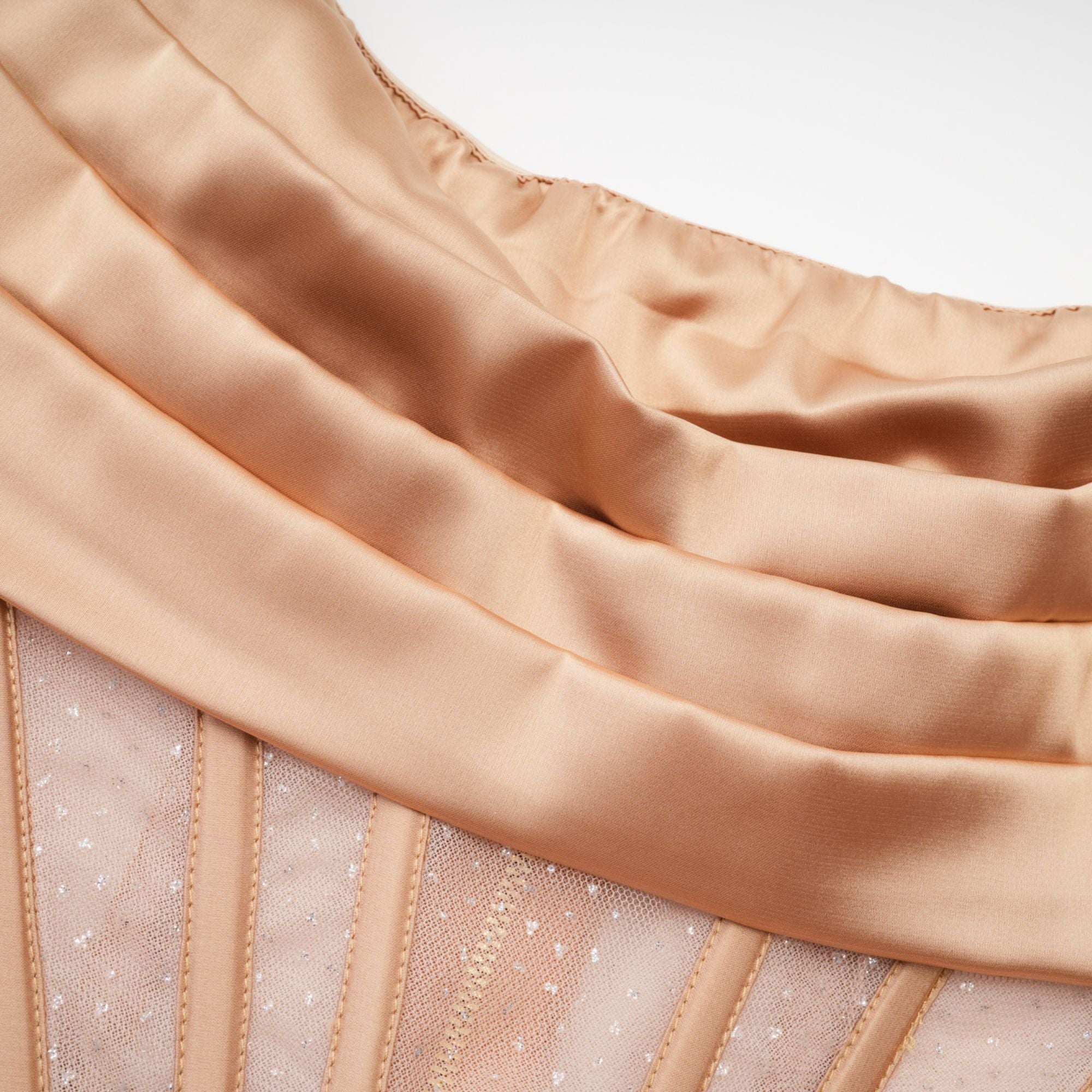 Μίνι Φόρεμα Με Πτυχώσεις Και Έξω Τους Ώμους Iseldra