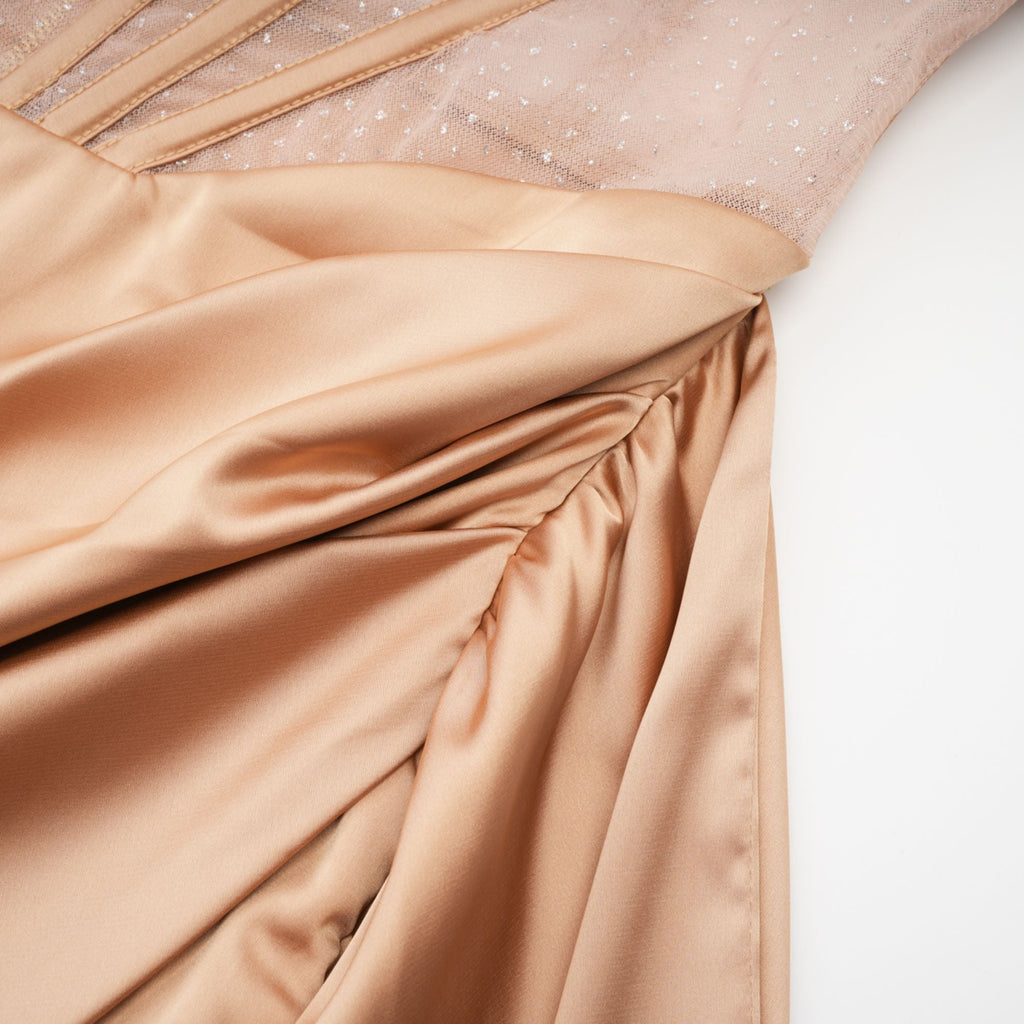 Μίνι Φόρεμα Με Πτυχώσεις Και Έξω Τους Ώμους Iseldra