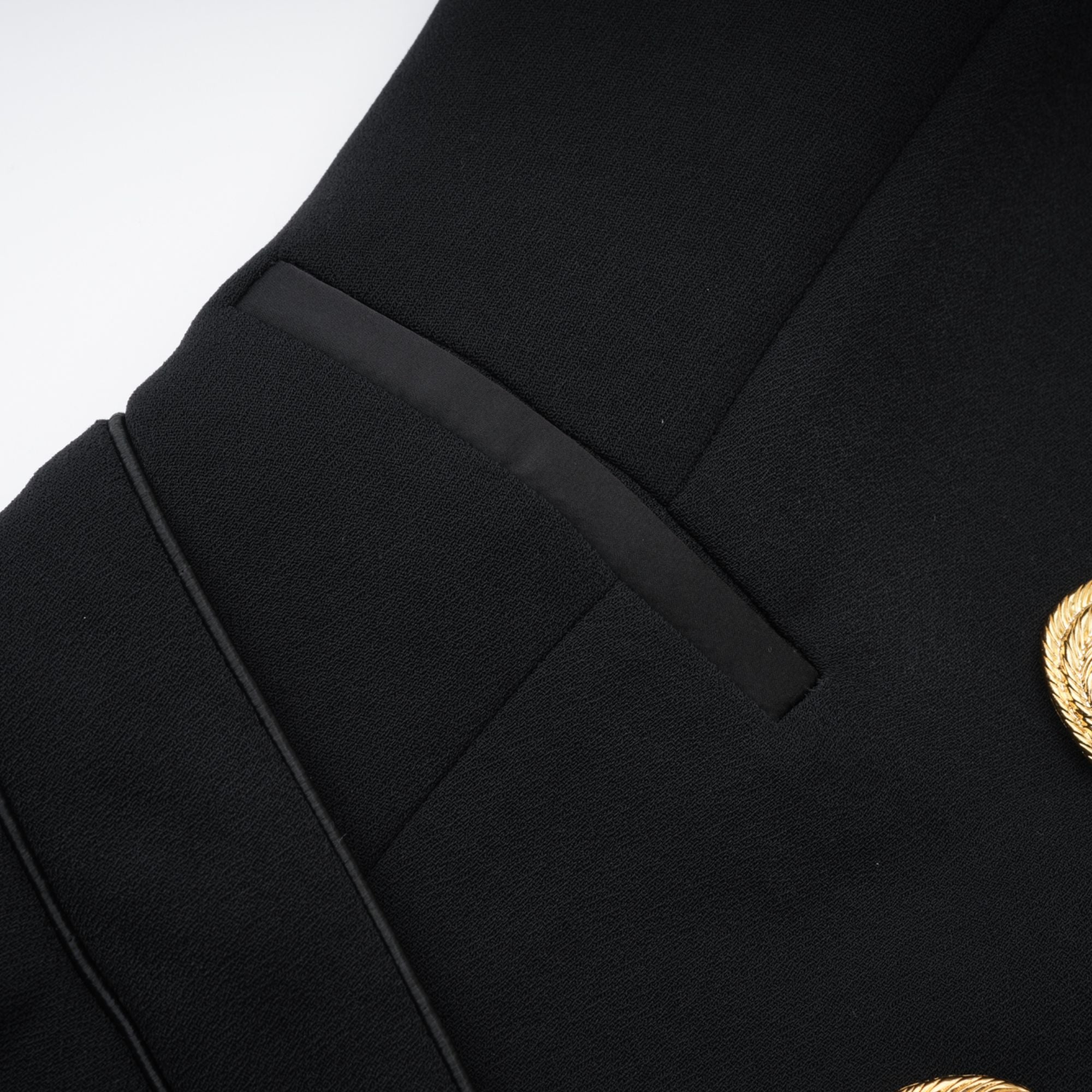 Μαύρο Μίνι Φόρεμα Με Λαιμόκοψη Και Τιράντες