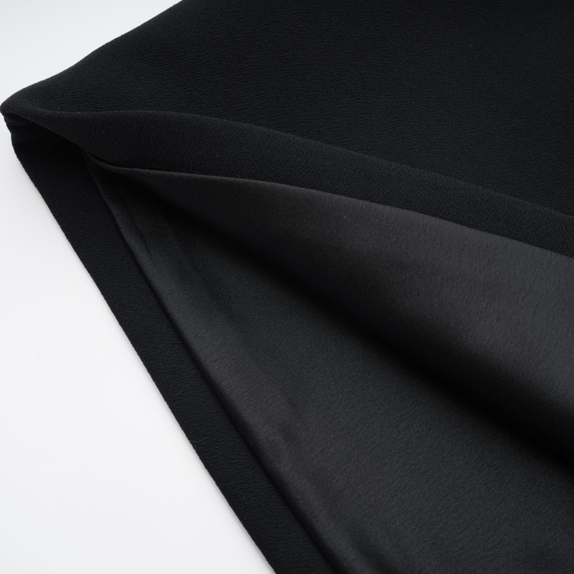 Μαύρο Μίνι Φόρεμα Με Λαιμόκοψη Και Τιράντες