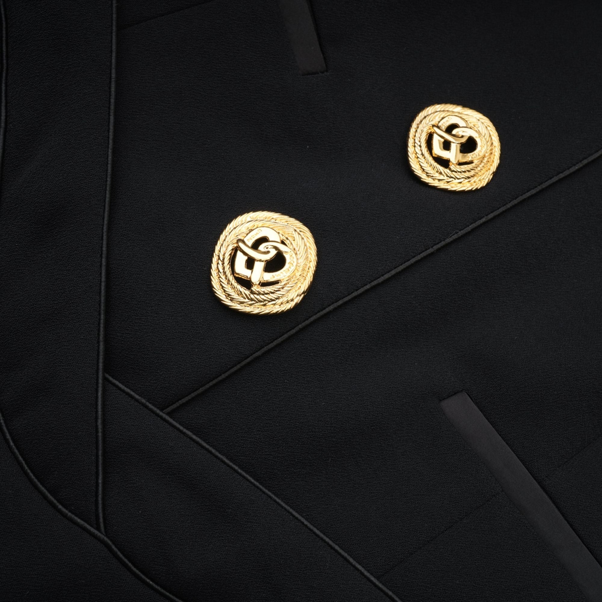 Μαύρο Μίνι Φόρεμα Με Λαιμόκοψη Και Τιράντες