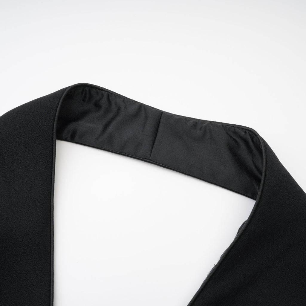 Μαύρο Μίνι Φόρεμα Με Λαιμόκοψη Και Τιράντες