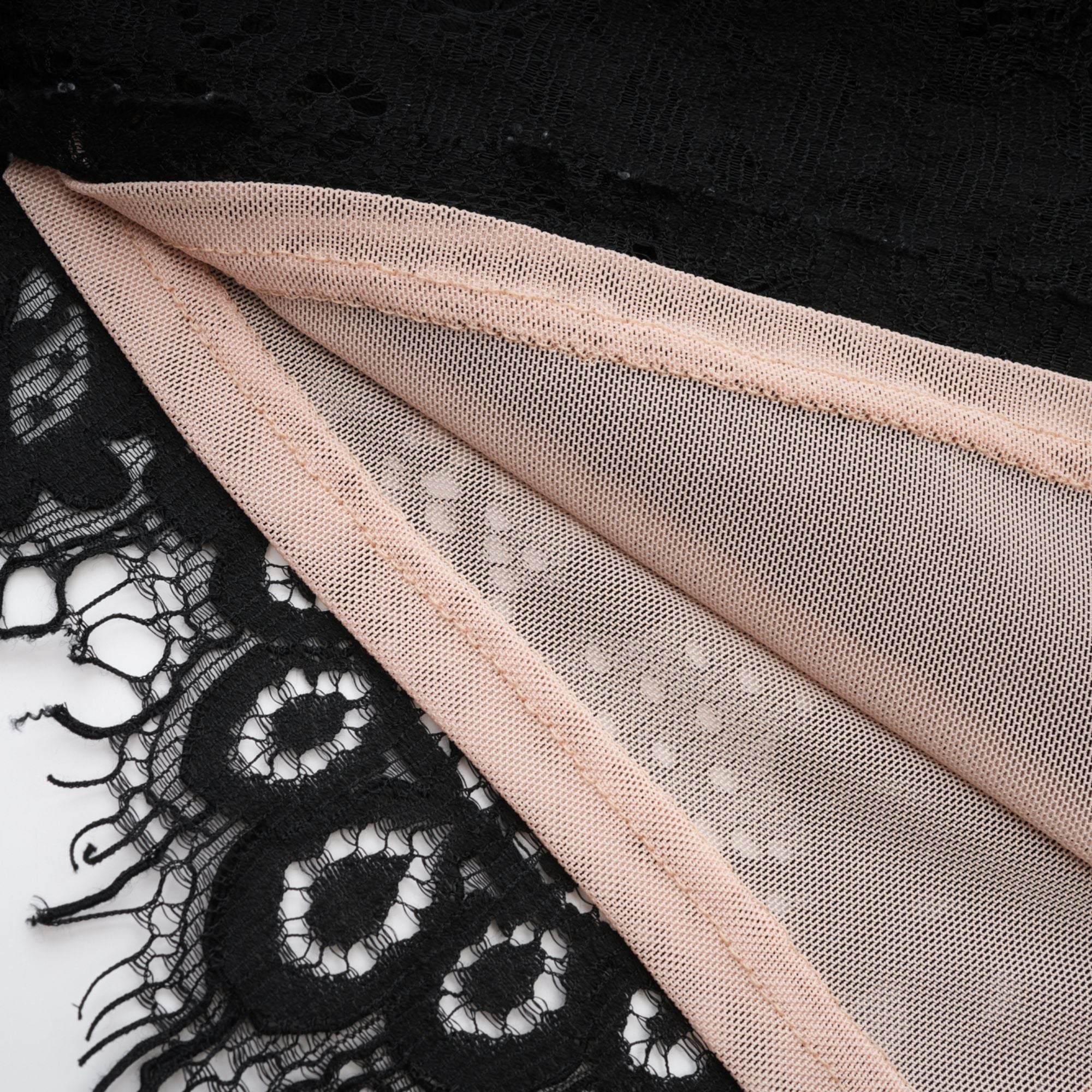 Μίνι Φόρεμα Kylitha Με Μαύρη Δαντέλα Και Κορδέλα