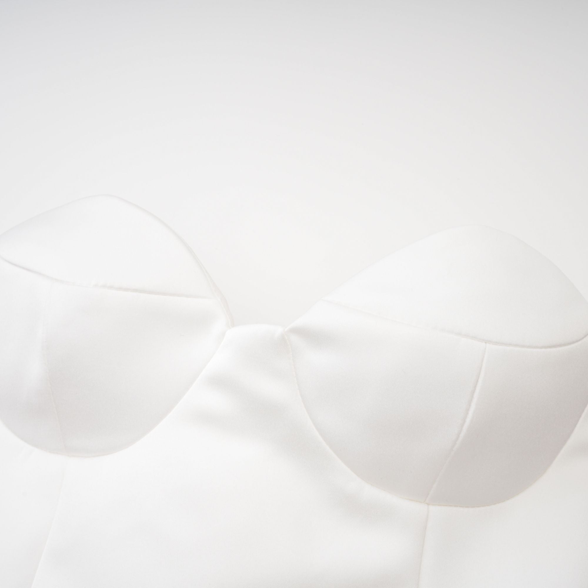 Μίνι Φόρεμα Laure Με Λευκό Μπουστάκι Και Έξω Τους Ώμους