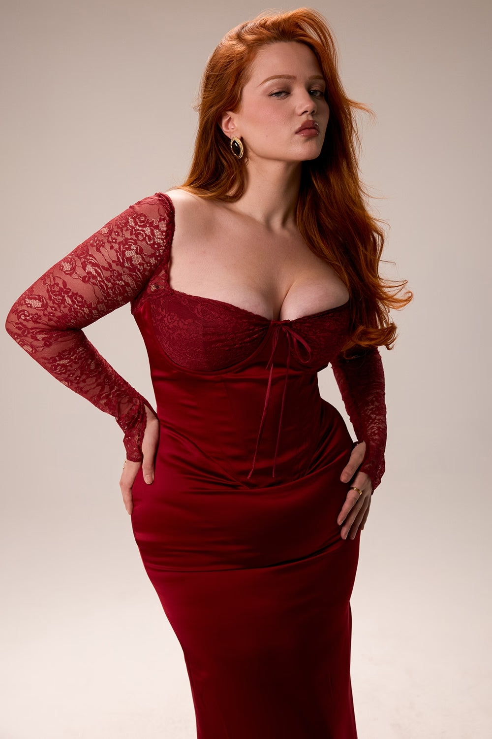 Φόρεμα Με Δαντέλα Και Μανίκια Flarance Με Λεπτομέρειες Από Κορσέ Και Τελείωμα