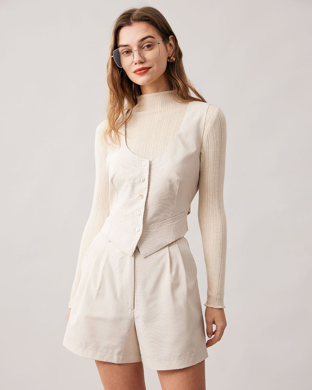 Μπεζ Γιλέκο Με Στρογγυλή Λαιμόκοψη Και Κουμπιά