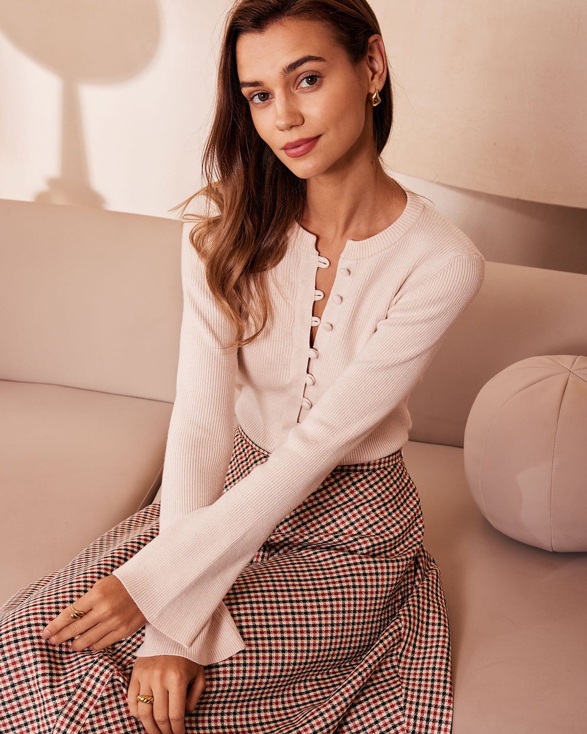 Μπεζ Πλεκτό Τοπ Με Στρογγυλή Λαιμόκοψη Και Κουμπιά