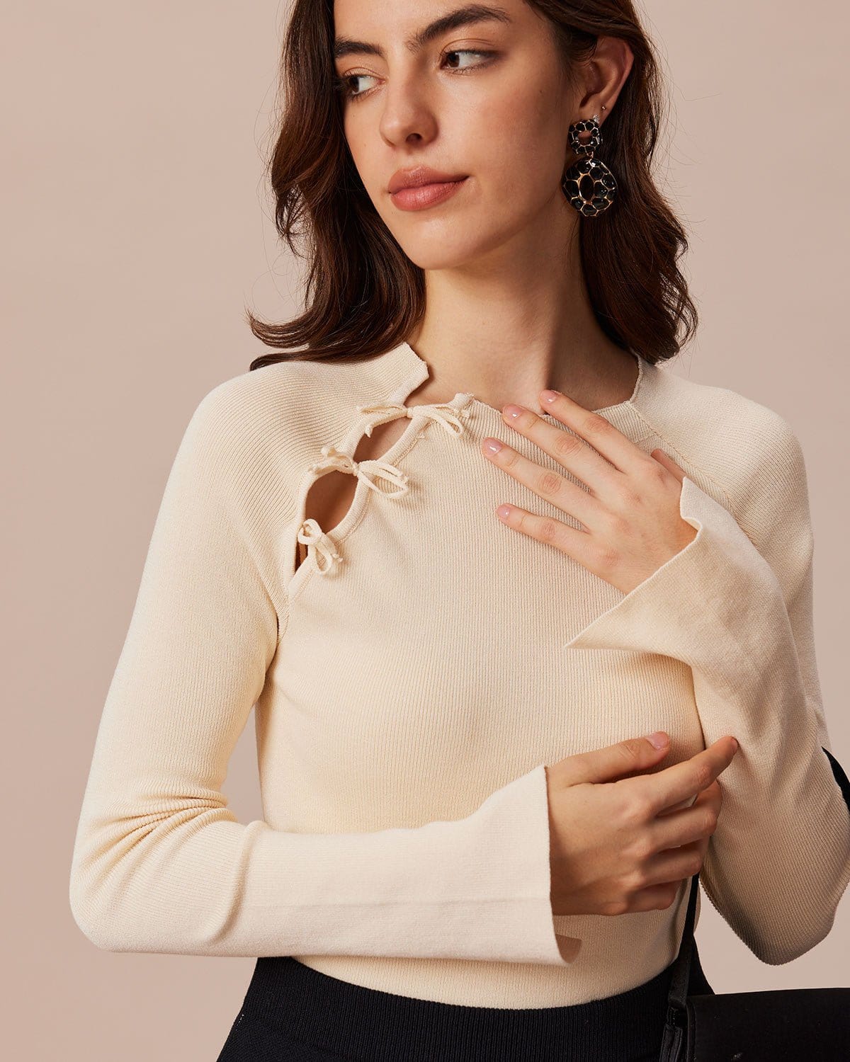 Μπεζ Πλεκτό Τοπ Με Σχισμές Και Φιόγκο