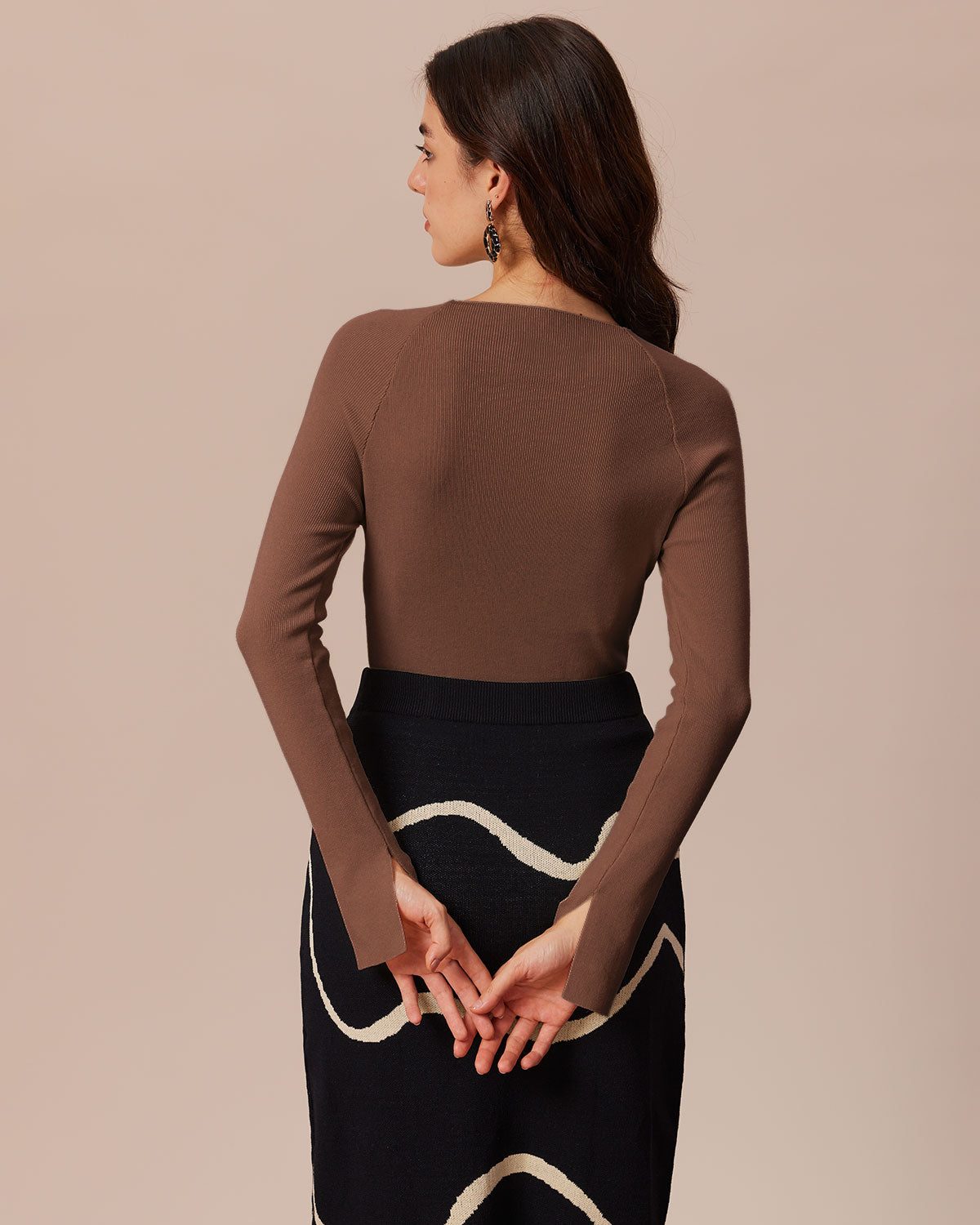 Καφέ Πλεκτό Τοπ Με Ριμπ Κοψίματα Και Λεπτομέρειες