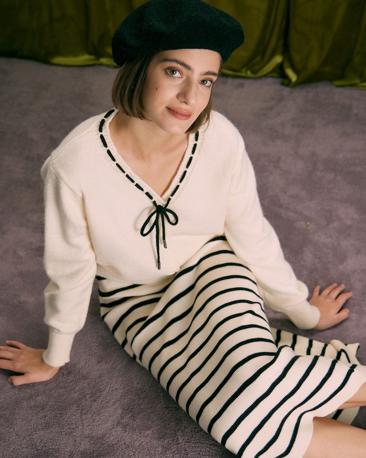 Μπεζ Πλεκτή Μίντι Φούστα Με Λάστιχο Στη Μέση Και Ρίγες