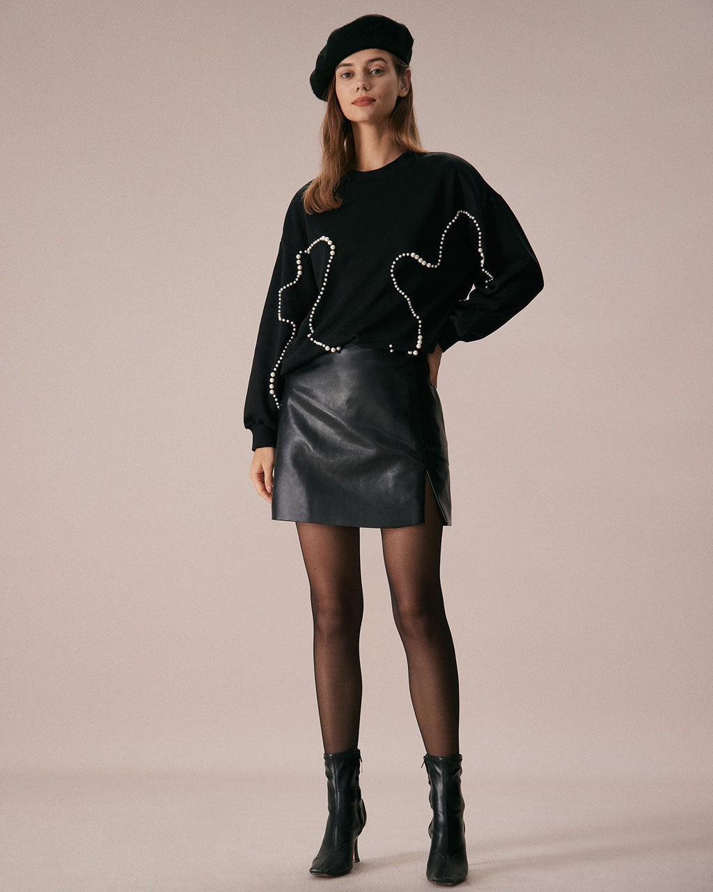 Μαύρο Φούτερ Με Στρογγυλή Λαιμόκοψη Και Λεπτομέρειες Από Πέρλες Με Λεπτομέρειες Από Πέρλες