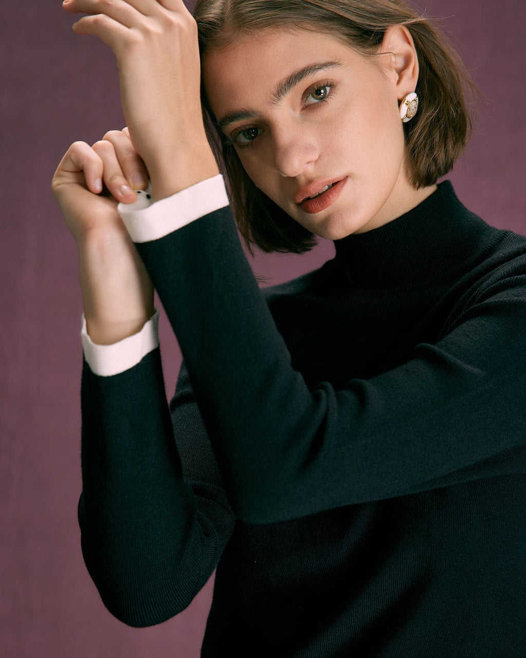 Μαύρο Πλεκτό Τοπ Με Ψηλό Λαιμό Και Ασύμμετρο Τελείωμα