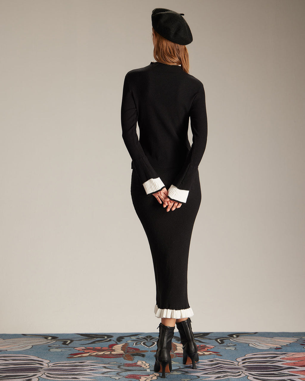 Μαύρο Πλεκτό Τοπ Με Ψηλή Λαιμόκοψη Και Χρωματικές Εναλλαγές