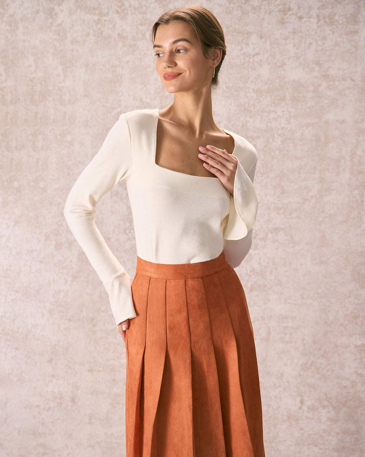 Μπεζ T-Shirt Με Τετράγωνη Λαιμόκοψη Και Βολάν Στα Μανίκια