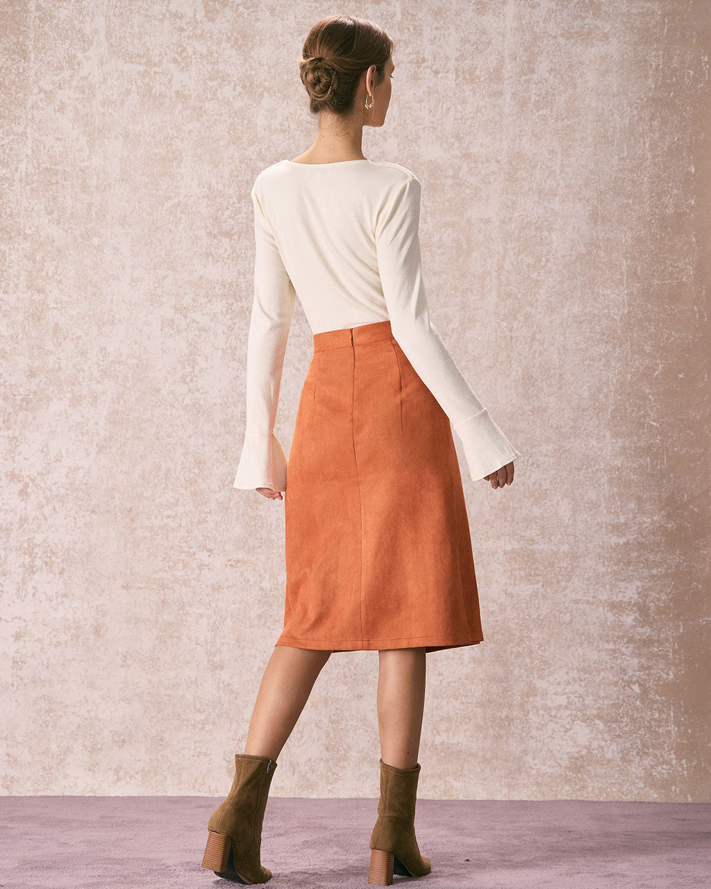 Μπεζ T-Shirt Με Τετράγωνη Λαιμόκοψη Και Βολάν Στα Μανίκια