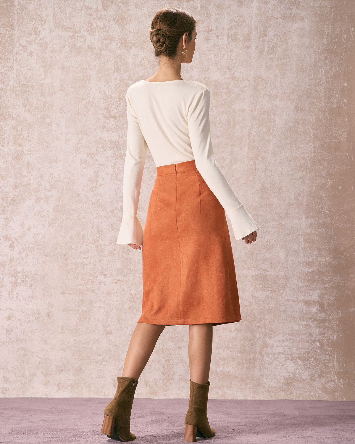 Μπεζ T-Shirt Με Τετράγωνη Λαιμόκοψη Και Βολάν Στα Μανίκια