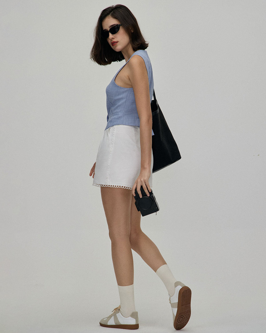 Μπλε Γιλέκο Με Κουμπιά Και Λαιμόκοψη V