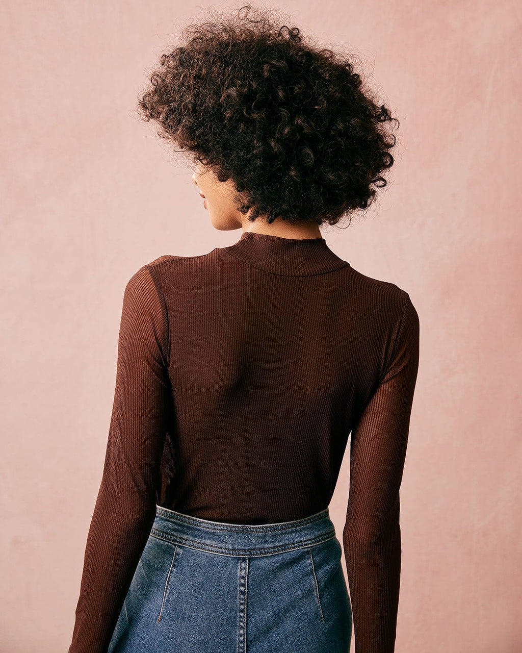 Καφέ Πλεκτό Τοπ Με Στρογγυλή Λαιμόκοψη Και Ριμπ Ύφανση