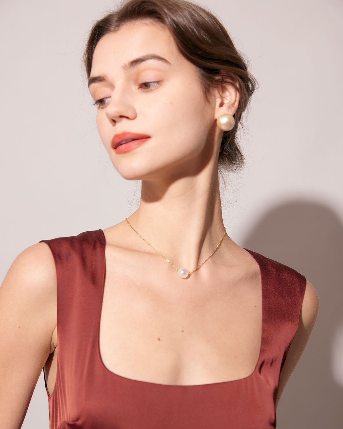 Φόρεμα Midi Με Κόκκινο Τετράγωνο Λαιμόκοψη, Αμάνικο Σατέν