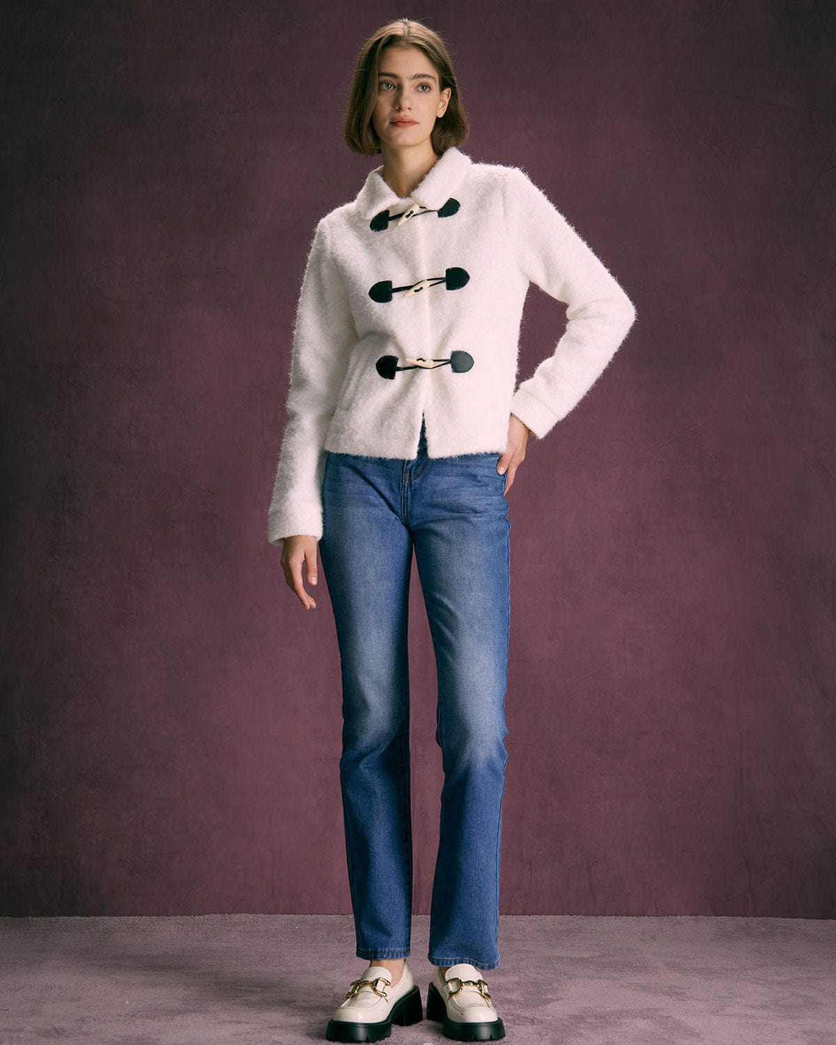 Λευκό Μπουφάν Με Μακριά Μανίκια Και Κουμπιά Από Κέρατο